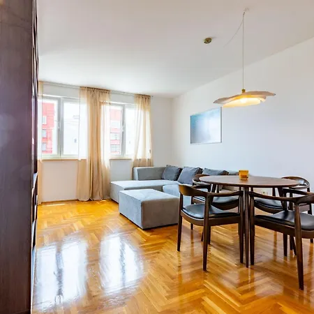 Amarena With Parking Apartment *