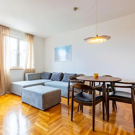 Apartment Amarena With Parking Zadar