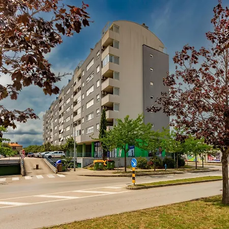 Amarena With Parking Apartment