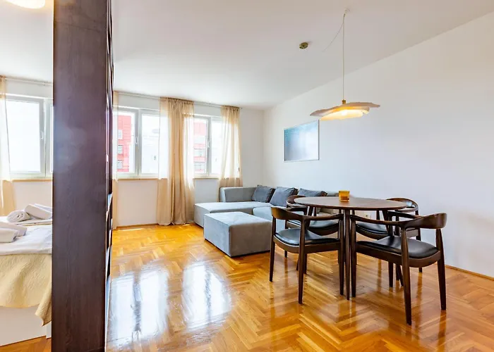 Amarena With Free Private Parking Daire *