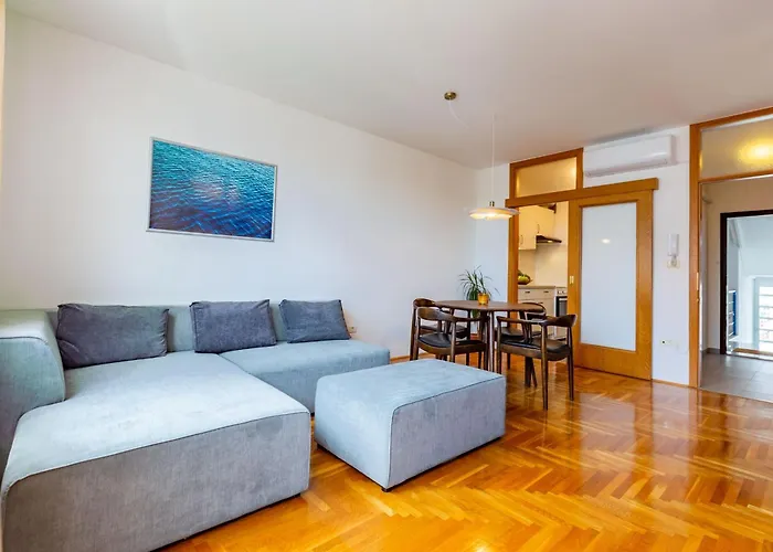 Amarena With Free Private Parking